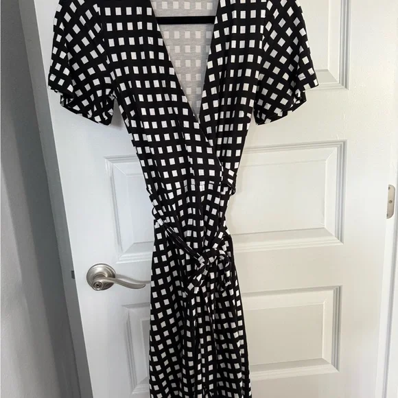 Ann Taylor | Dresses | Ann Taylor Black And White Flutter Sleeve Wrap Midi Dress | Poshmark Ann Taylor | Dresses | Ann Taylor Black And White Flutter Sleeve Wrap Midi Dress | Poshmark